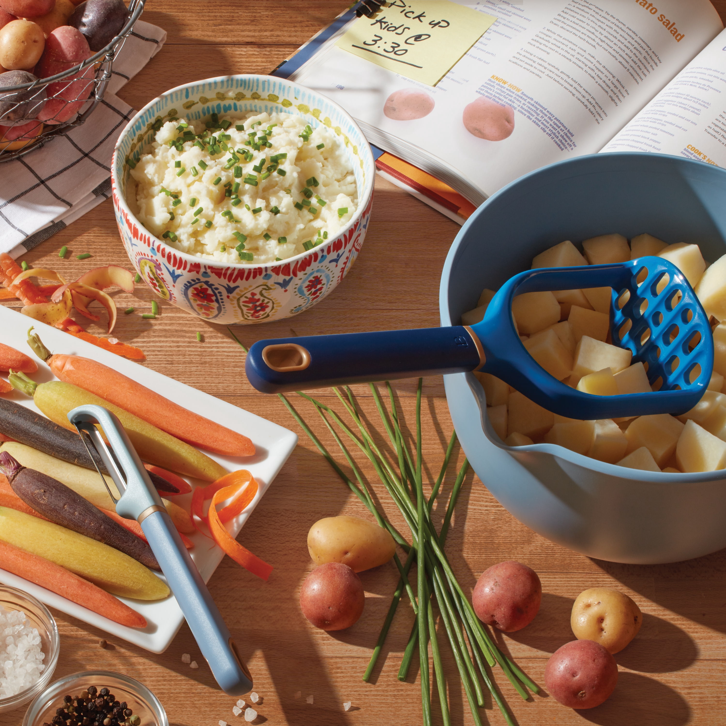 Beautiful Swivel Peeler with Stainless Steel Blade in Blue Icing by Drew Barrymore