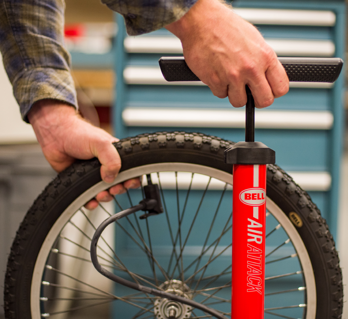 Bell Sports Air Attack 350 High-Volume Bicycle Floor Pump photo 3