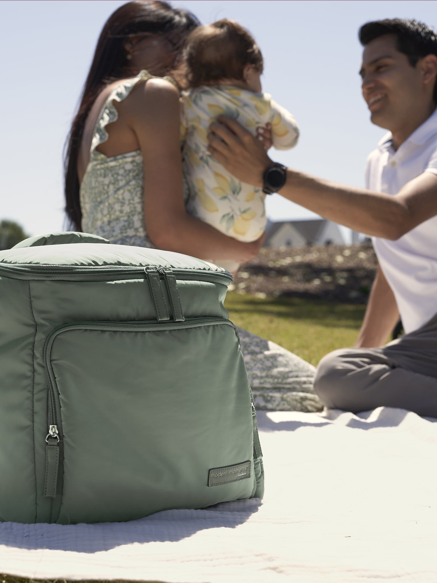 Modern Moments by Gerber Diaper Bag with Changing Station