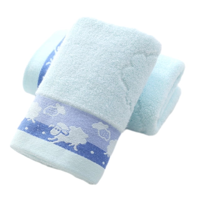 juego de 2 toallas de mano laklulu de algodón con estampado, suaves y decorativas para el baño, para lavarse la cara vista 3/4 de dos toallas azules apiladas, tejido de rizo de algodón visible, banda decorativa inferior con motivos de ovejas y nubes, bordes doblemente cosidos y textura absorbente, aptas para baño, gimnasio o viaje.