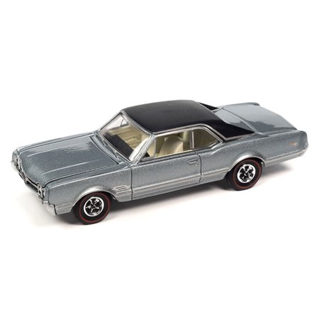 1/64 Auto World 2023 Release 2B, 1966 Oldsmobile 442, Silver Mist 64402-B5