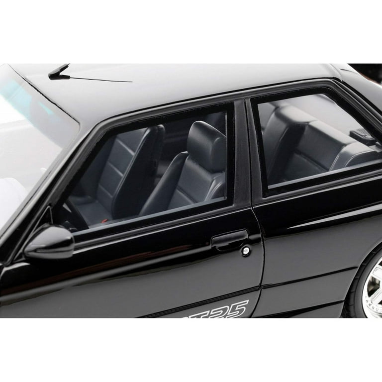 1:18 UT Models BMW Race E36 M3 '94 #8 Wollgarten 'AC