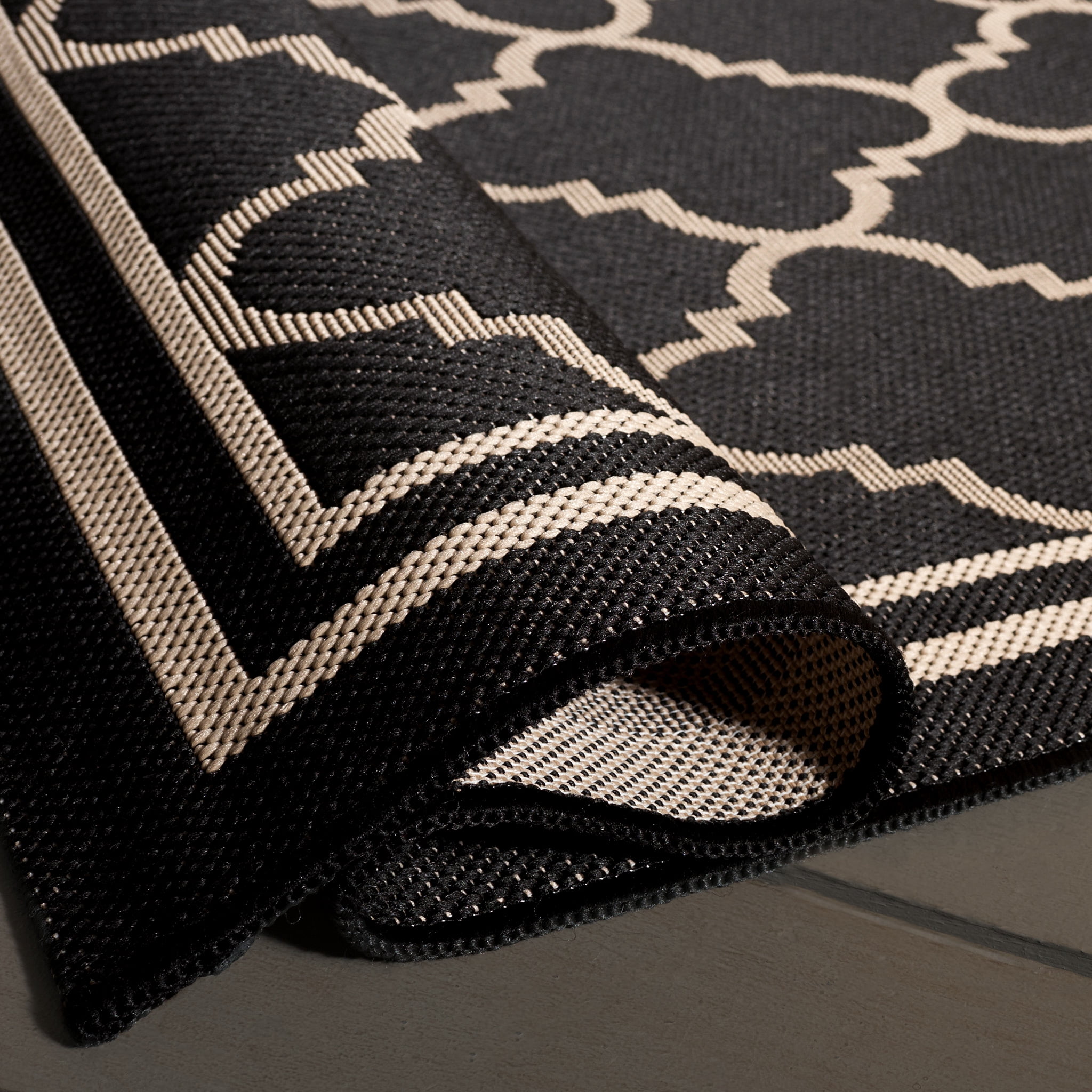 Safavieh Courtyard Alina Geometric Quatrefoil Indoor/Outdoor Area Rug, Black/Beige, 4' x 4' Square