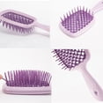thumbnail image 5 of Cepillo azul desenredante con cerdas anchas y almohadilla para cabello húmedo o seco y suave masaje del cuero cabelludo., 5 of 5