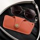 thumbnail image 1 of Estuche de Piel Sintética para Gafas de Sol para Mujer: Bolsa de Almacenamiento para Gafas con Cierre de Botón a Presión, Estuche Organizador de Gafas Reforzado para Uso Diario, Viajes Al Aire Libre, 1 of 6