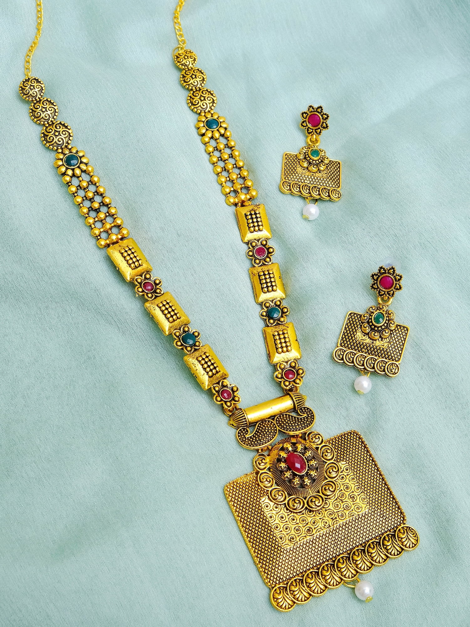 Imitation jewellery pendant set outlet