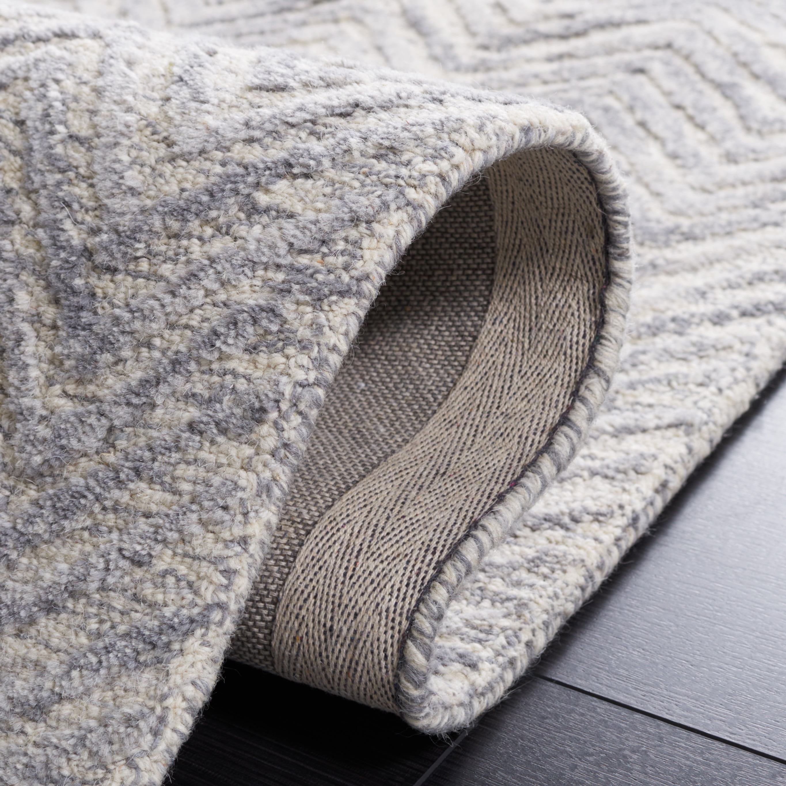 SAFAVIEH Metro Lucina Wavy Striped Runner Rug, Silver, 2'3" x 9'