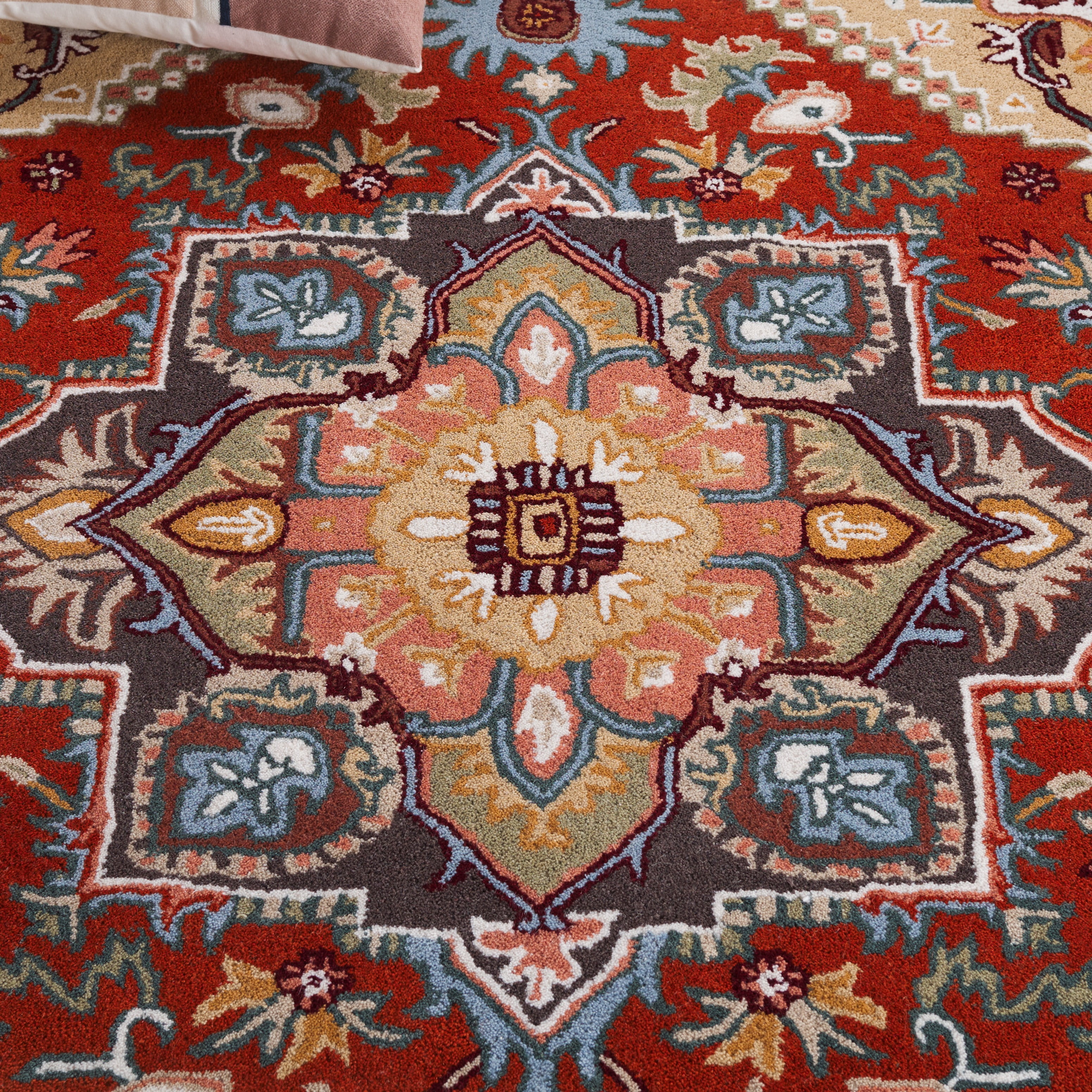 Safavieh Heritage York Oriental Wool Area Rug, Red/Pink, 4' x 6'