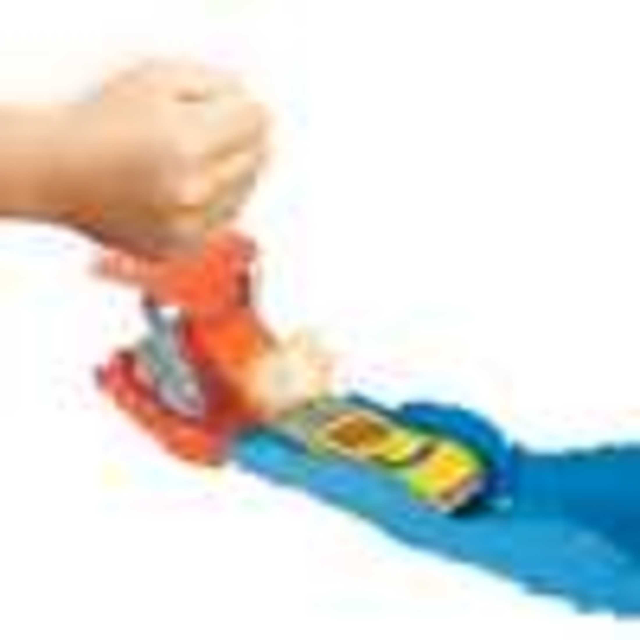 Hot Wheels Wreck & Ride Gorilla Attack Playset, Gas Station Set with 1:64 Scale Toy Car