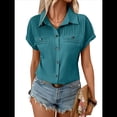 thumbnail image 3 of Camisa Plisada de Corta con Botones para Mujer, Blusa Informal de Negocios de Corte Entallado con Bolsillo, Verano 2025. Azul Pavo Real XXL, 3 of 9
