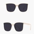 thumbnail image 3 of Lunettes de Soleil Pliables pour Hommes et Femmes, Protection UV, Monture Carrée Large, pour Voyage et Extérieur, 3 of 4