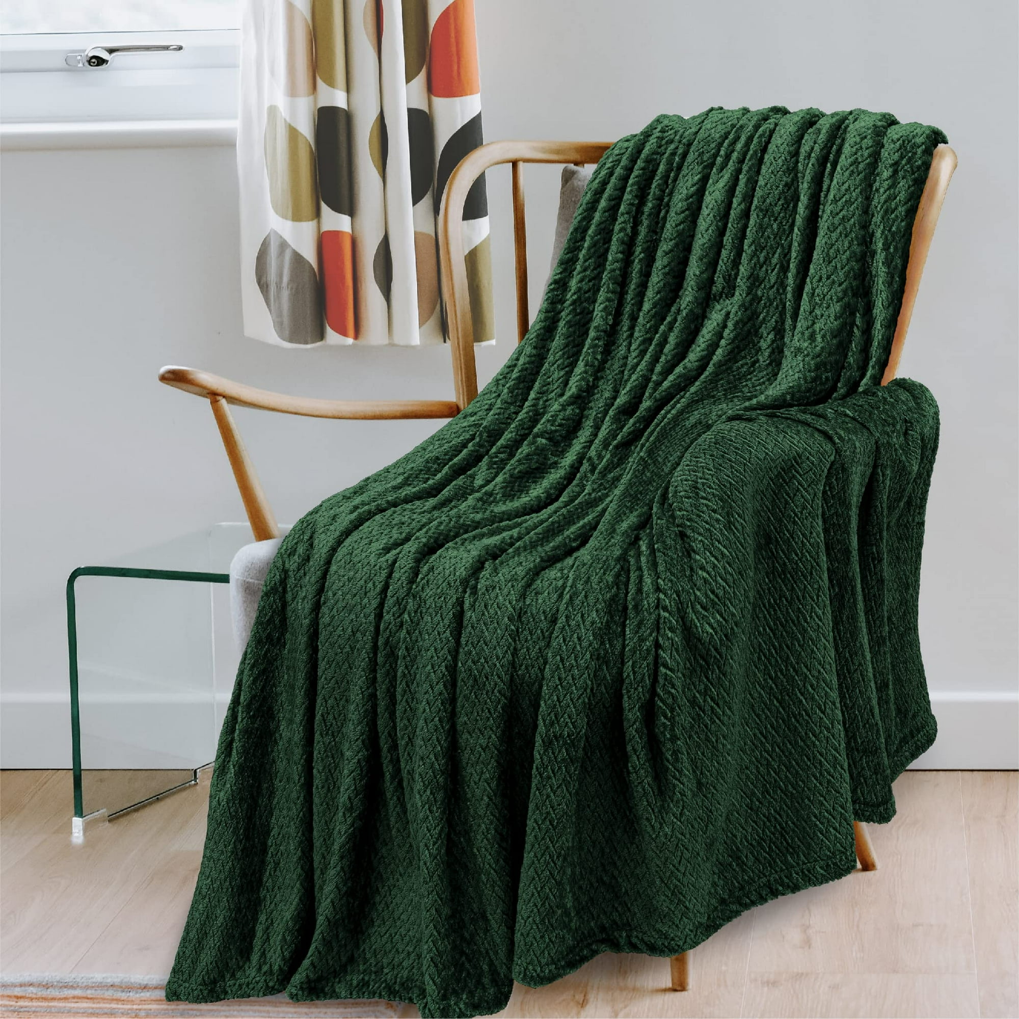 PAVILIA Soft Flannel Fleece Blanket Throw Emerald Green Textured Decorative Velvet Blanket for Couch Sofa Bed Fuzzy Plush Cozy Warm Lightweight