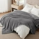 thumbnail image 1 of Cobija Tamaño Queen, Cobija de Tiras Extra Suave, Mantas Acogedoras y Esponjosas para Cama, Sofá, Ligera y Versátil para Oficina, Recámara, Picnic, Decoración Del Hogar, 90x90" Gris, 1 of 7