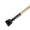 thumbnail image 3 of Mango de Madera Dura Rubbermaid Commercial Snap-On, 60 Pulgadas, Compatible con Armazones, 3 of 4