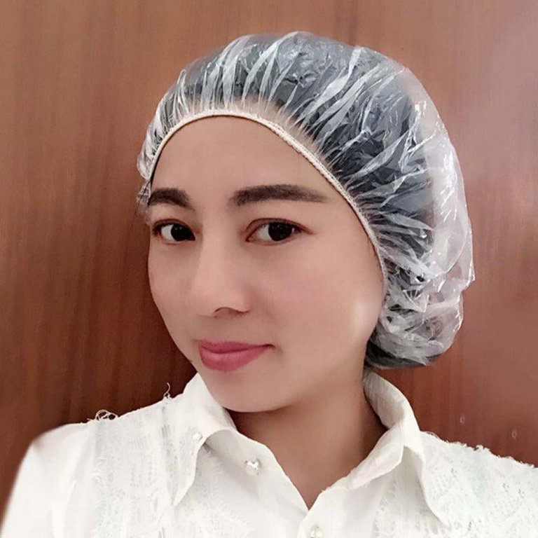 Disposable Hair Plastic Shower Cap - (Pack of 100) Clear Women Shower caps  Waterproof Bath Hat Processing Hair Cover for Treatment Spa Hair Salon and