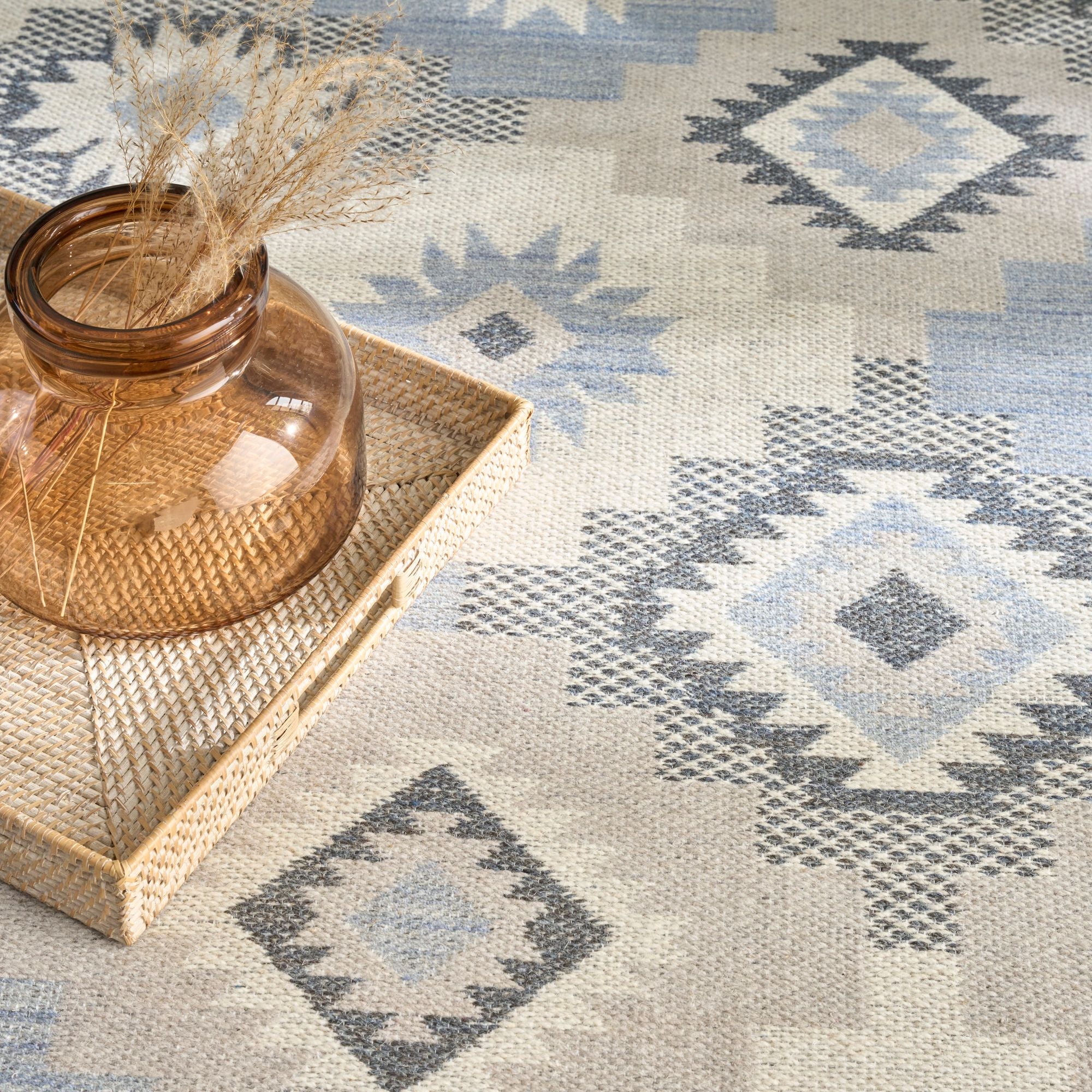 Nourison Copenhagen 8' x 10' Ivory Blue Modern Flatwoven Wool Indoor Rug