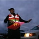 thumbnail image 4 of Bastones de TráFico, BastóN de Control de TráFico, Bastones de Luz de Seguridad, Bastones de SeñAlizacióN para Estacionamiento y Aeropuertos, 16 Pulgadas, 4 Piezas, 4 of 5