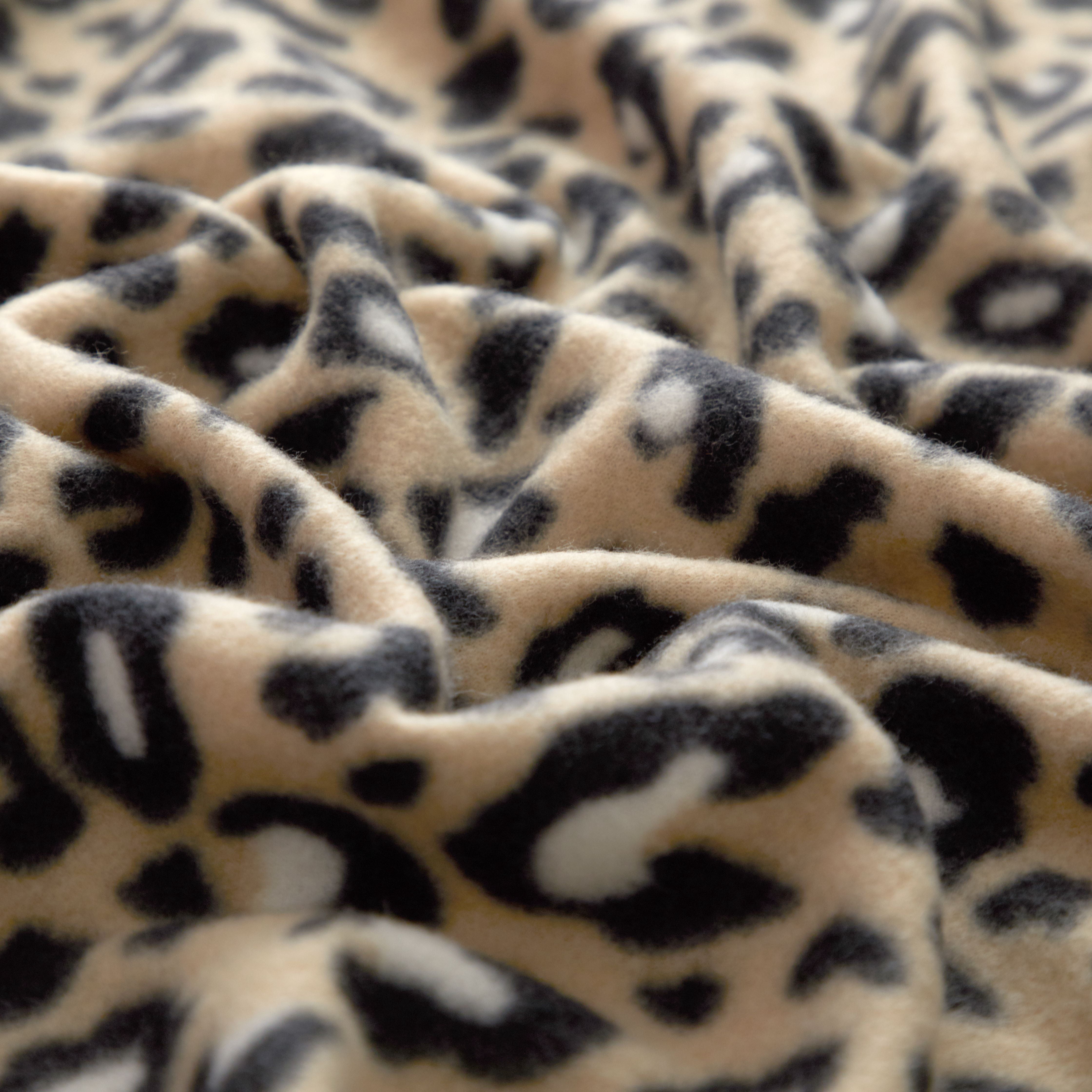 Mainstays Fleece Plush Throw Blanket, 50" x 60" inches, Leopard Polyester, Machine Washable