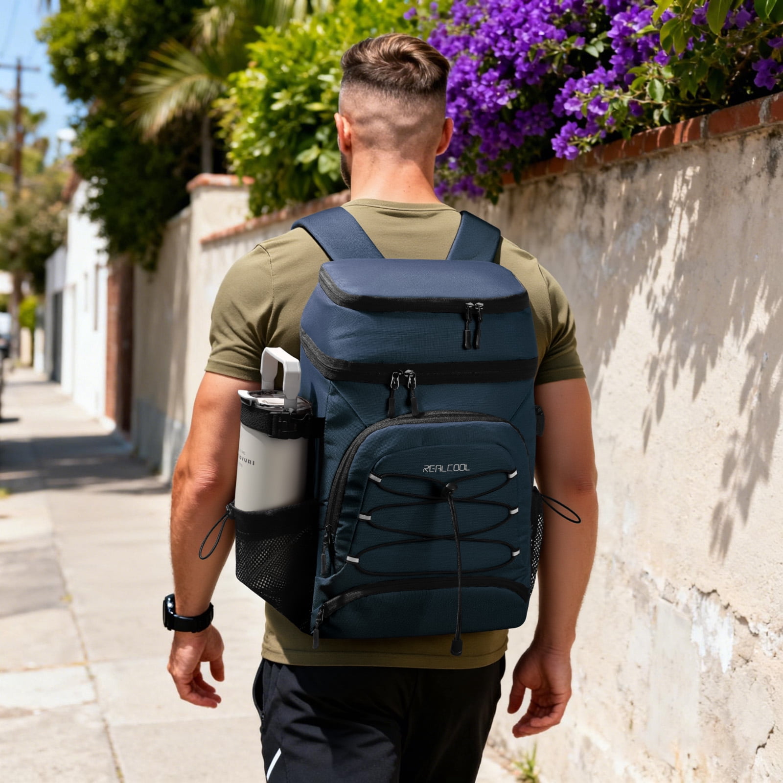 Realcool Backpack Cooler，33 Cans Insulated Leakproof Soft Cooler Bag Lightweight Camping Beach Lunch Backpack for Men Women Blue