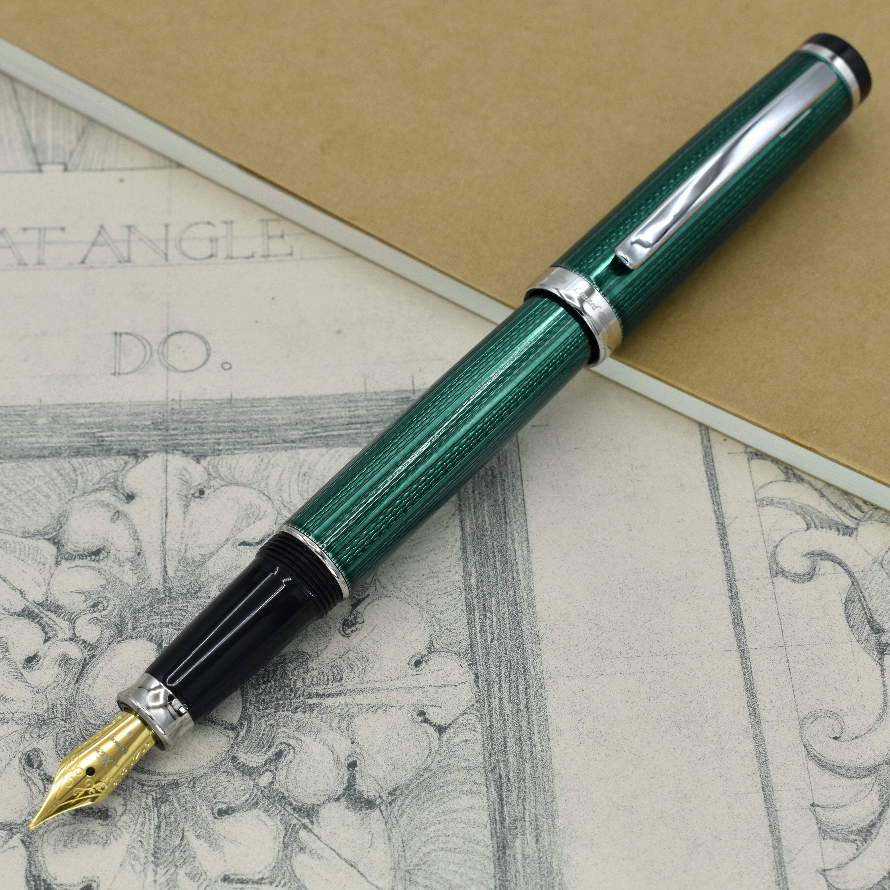 Xezo Xezo Incognito™ Diamond-Cut Lacquered Brass Fountain Pen (Medium Nib) - Forest Green