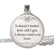 thumbnail image 2 of Collar para mamá | Colgante "No importa la edad que tenga, siempre te necesito mamá" | Joyería de metal duradera, regalo para el Día de la Madre, cumpleaños y Navidad | Accesorio de regalo para mamá., 2 of 6