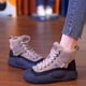 thumbnail image 4 of Botas de nieve para mujer, de invierno, con forro polar, gruesas, cálidas, con relleno de algodón, botas cortas de caña alta y suela gruesa con punta cerrada y botas de nieve peludas, 4 of 6