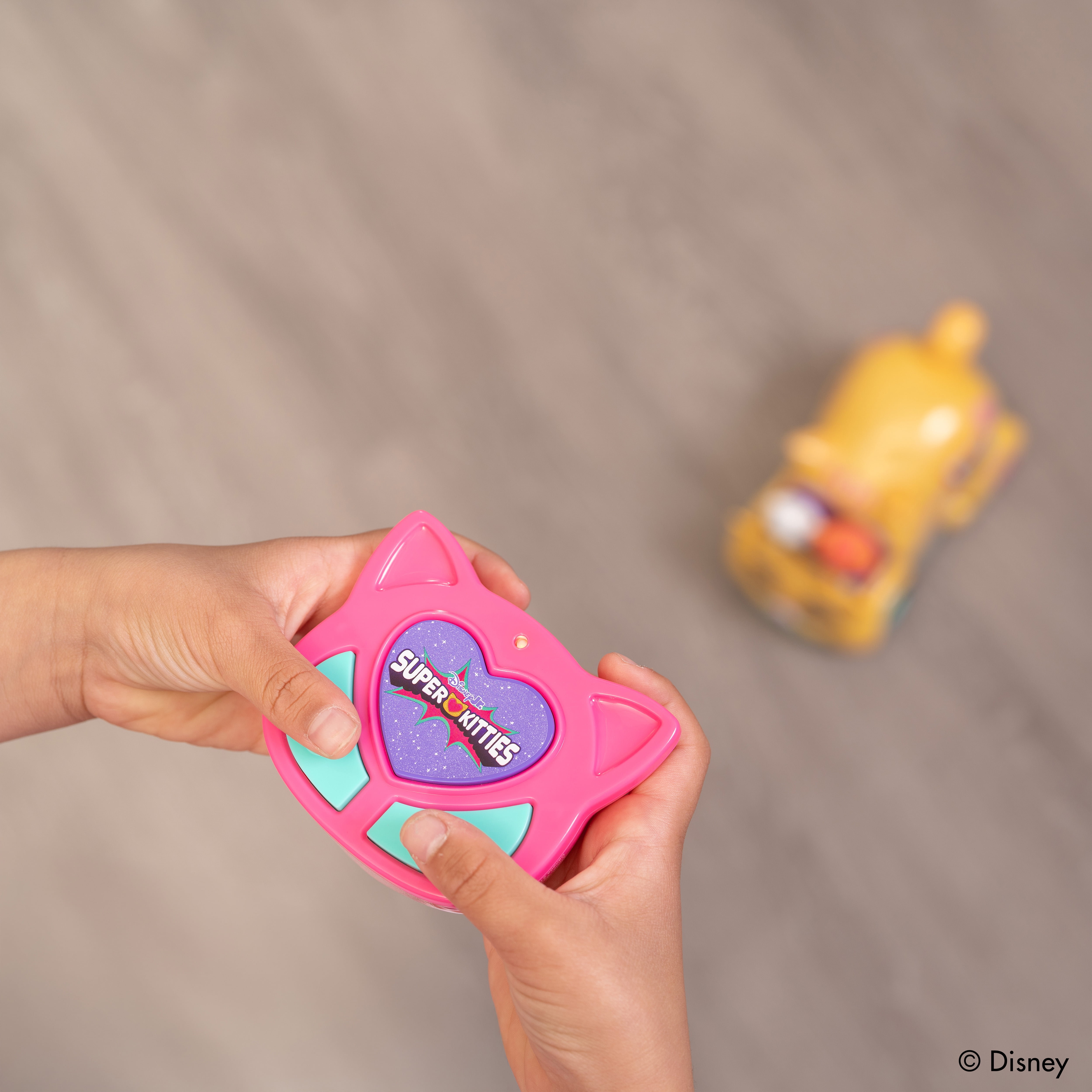 Super Kitties RC Car by Disney Jr. Lights & Sound Toy by Jada Toys, Ginny & Bitsy Characters, Easy-to-Use Radio Control Cars, Ages 4+