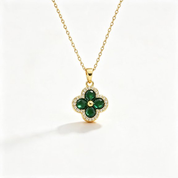Four leaf clover women's necklace, exquisite chain necklace, fashionable daily wear
