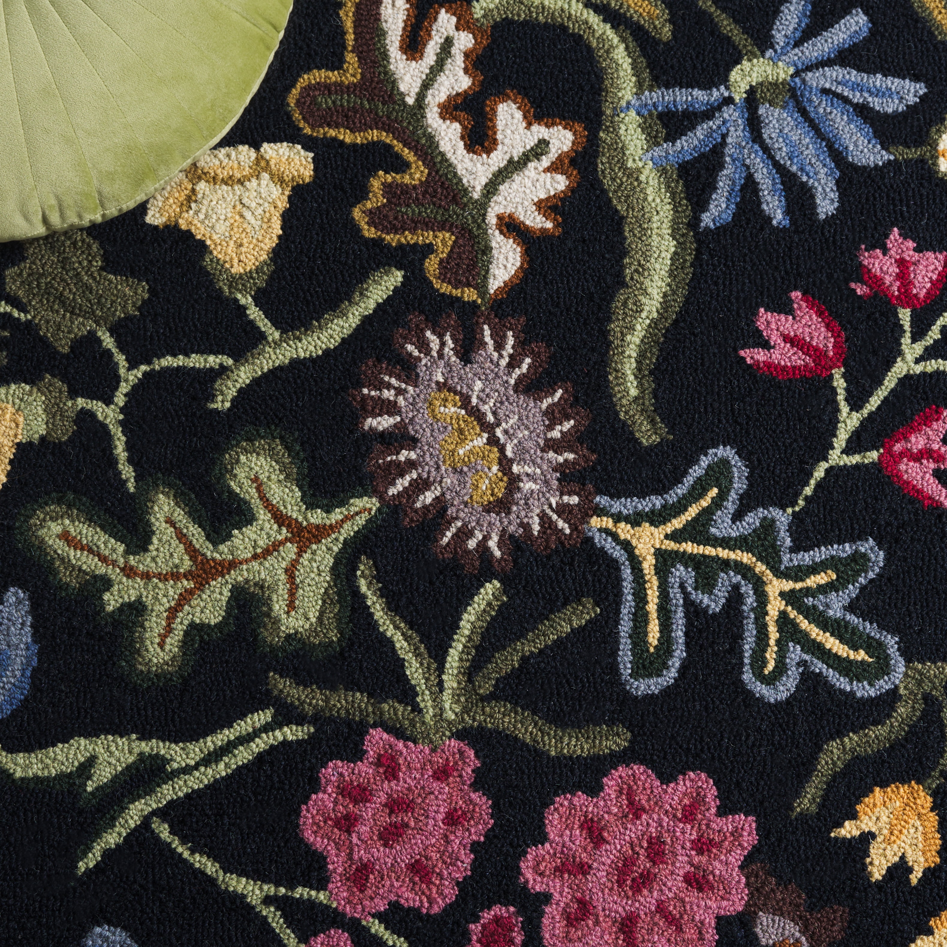 Safavieh Chelsea Mabelle Floral Wool Runner Rug, Black/Pink, 2'3" x 7'