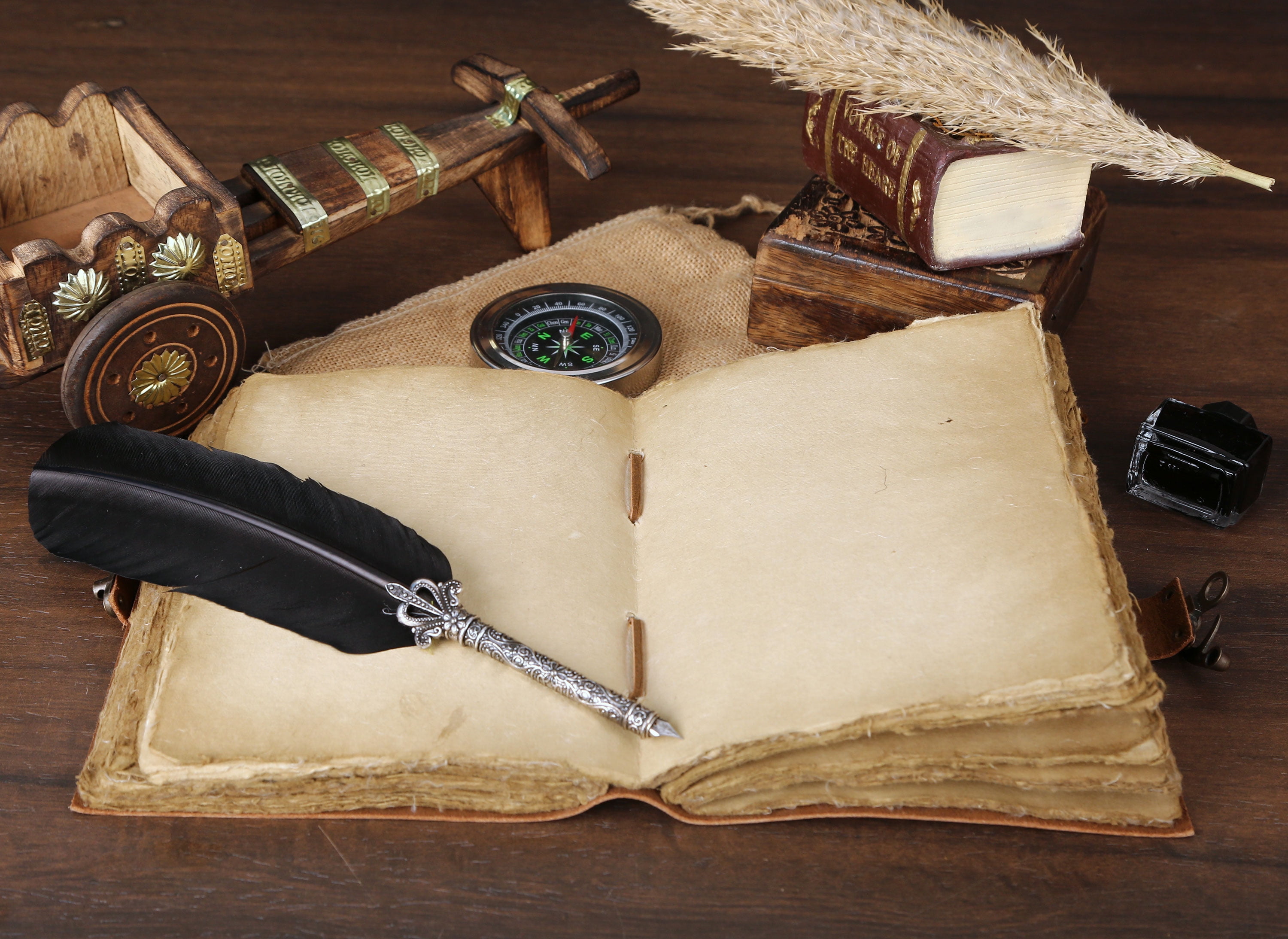 Vintage Leather Journal Handmade Buffalo Non-Refillable Deckle Edge Paper – Leather Bound Journal for Women Men C-Lock Closure Ideal for Writing & Travel for Artists