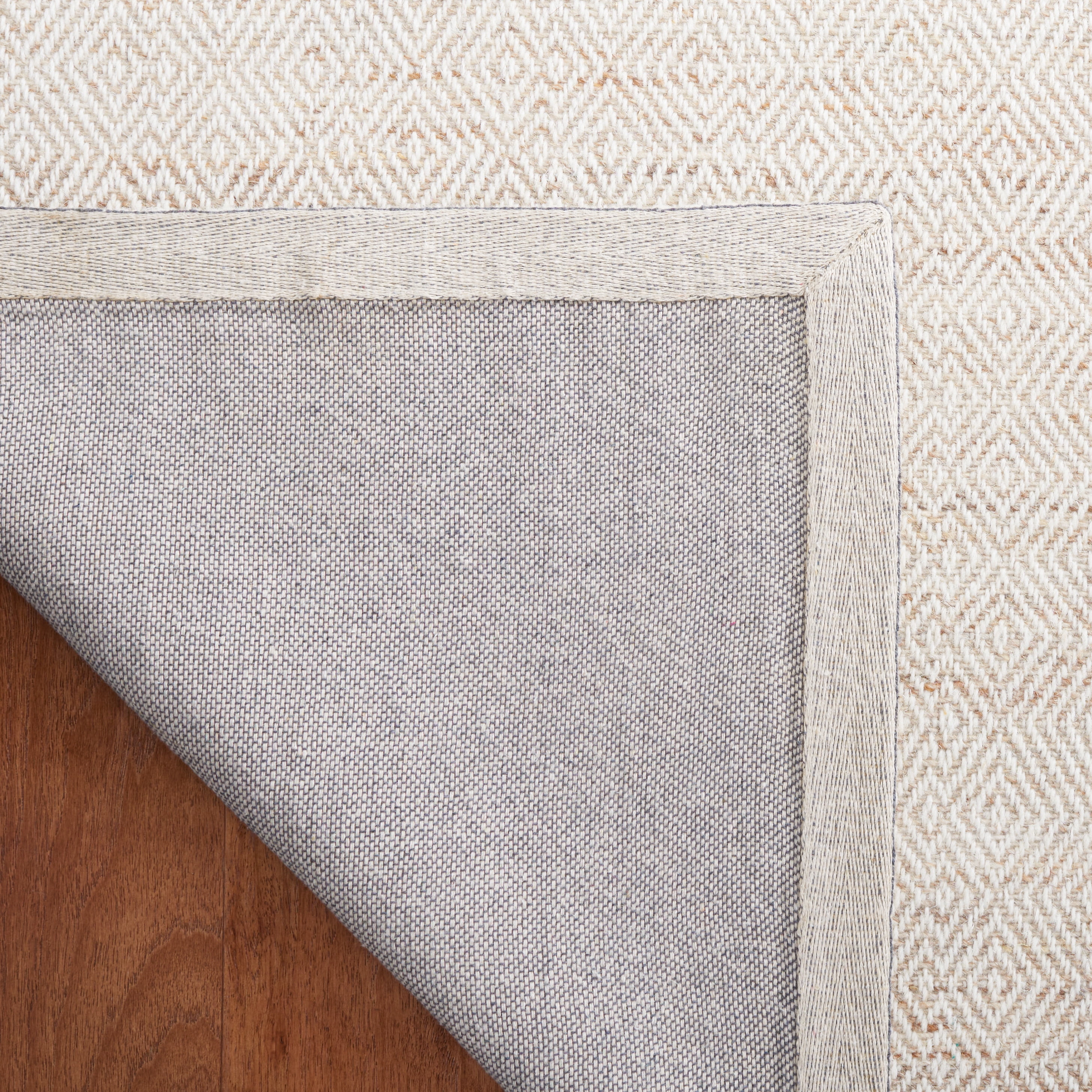 SAFAVIEH Martha Stewart Wilton Geometric Area Rug, Beige/Ivory, 4' x 6'