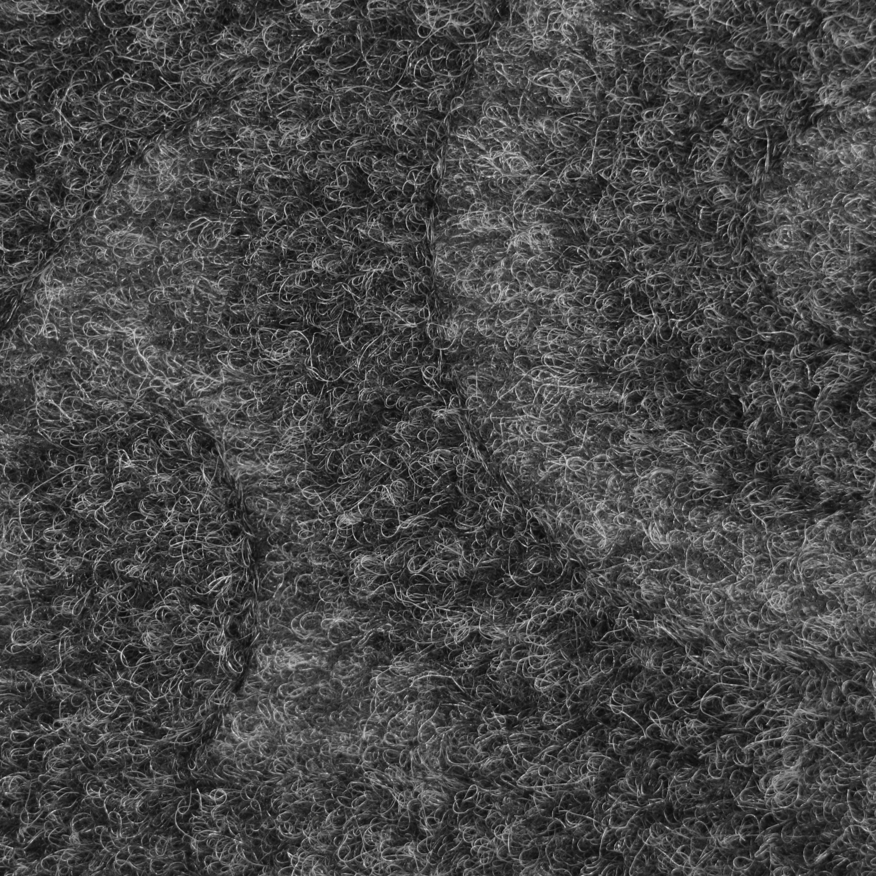 Paillasson Mainstays 2'X5' gris embossé Jarvis La surface en polyester 100 % recyclé embossé ajoute un style tendance à tout décor. Le dos en TPR durable et écologique réduit le glissement. Idéal pour une utilisation à l'intérieur ou à l'extérieur sous abri. Facile à nettoyer — il suffit de secouer, balayer ou passer l'aspirateur.