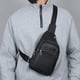 thumbnail image 1 of Bolso Cruzado Impermeable para Hombre de Poliuretano – Mochila Ligera Multifuncional de Hombro con Puerto para Auriculares, Compartimiento Espacioso, Marrón/Negro, 30x17x6cm, 1 of 7