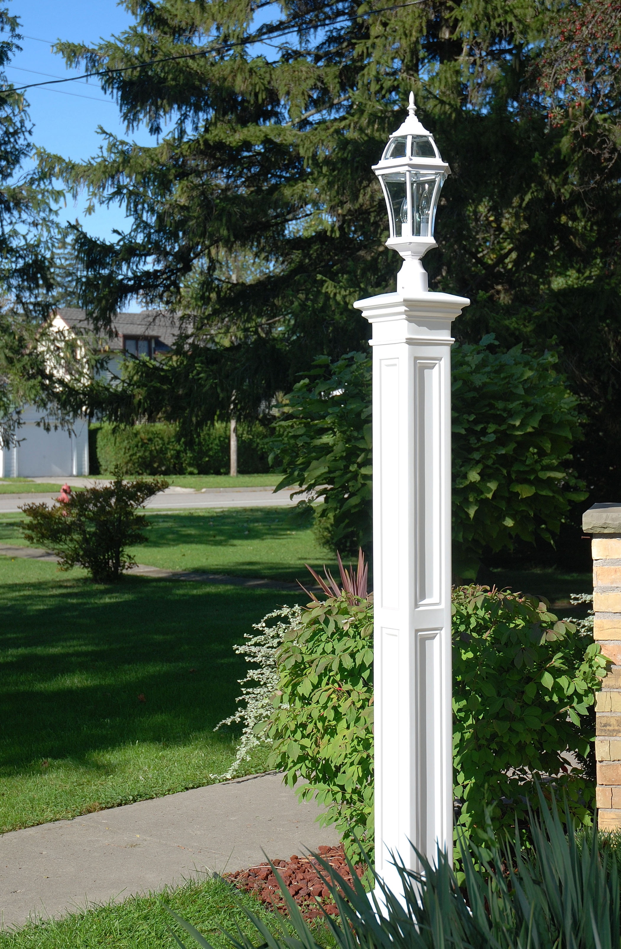 Liberty Lamp Post White w/Mount