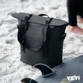 thumbnail image 3 of Enfriador blando portátil YETI Hopper M15 con acceso MagShield, 3 of 8