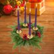 thumbnail image 4 of Corona navideña con velas y portavelas | Decoración navideña de PVC para mesa, repisa y ventana | Centro de mesa festivo verde y dorado con cascabeles y lazos, 4 of 6