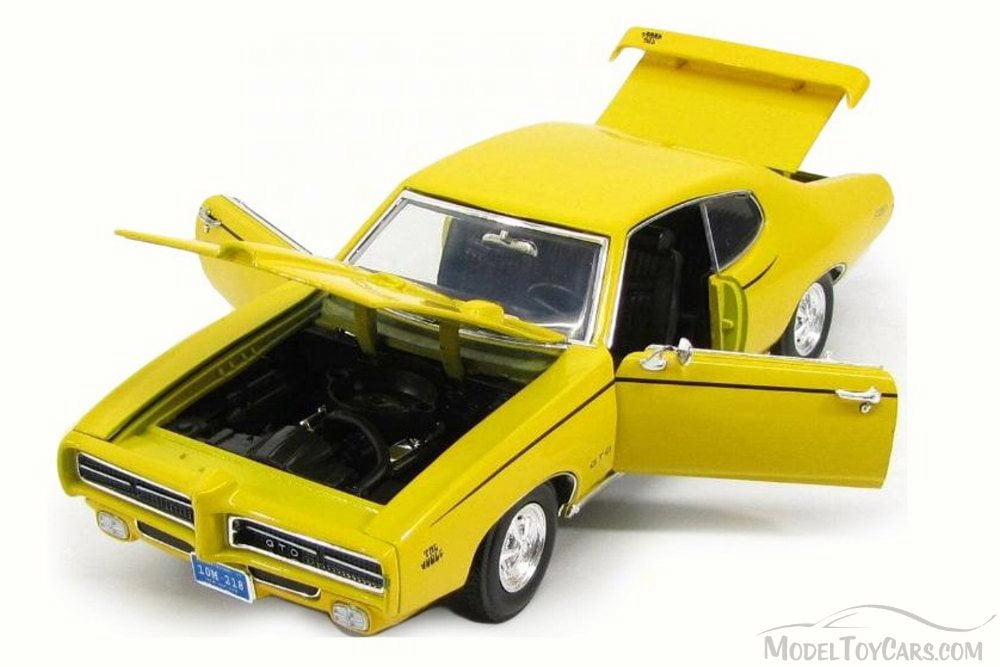 1969 Pontiac GTO Judge Yellow 1//18 Diecast Model Car by Motormax