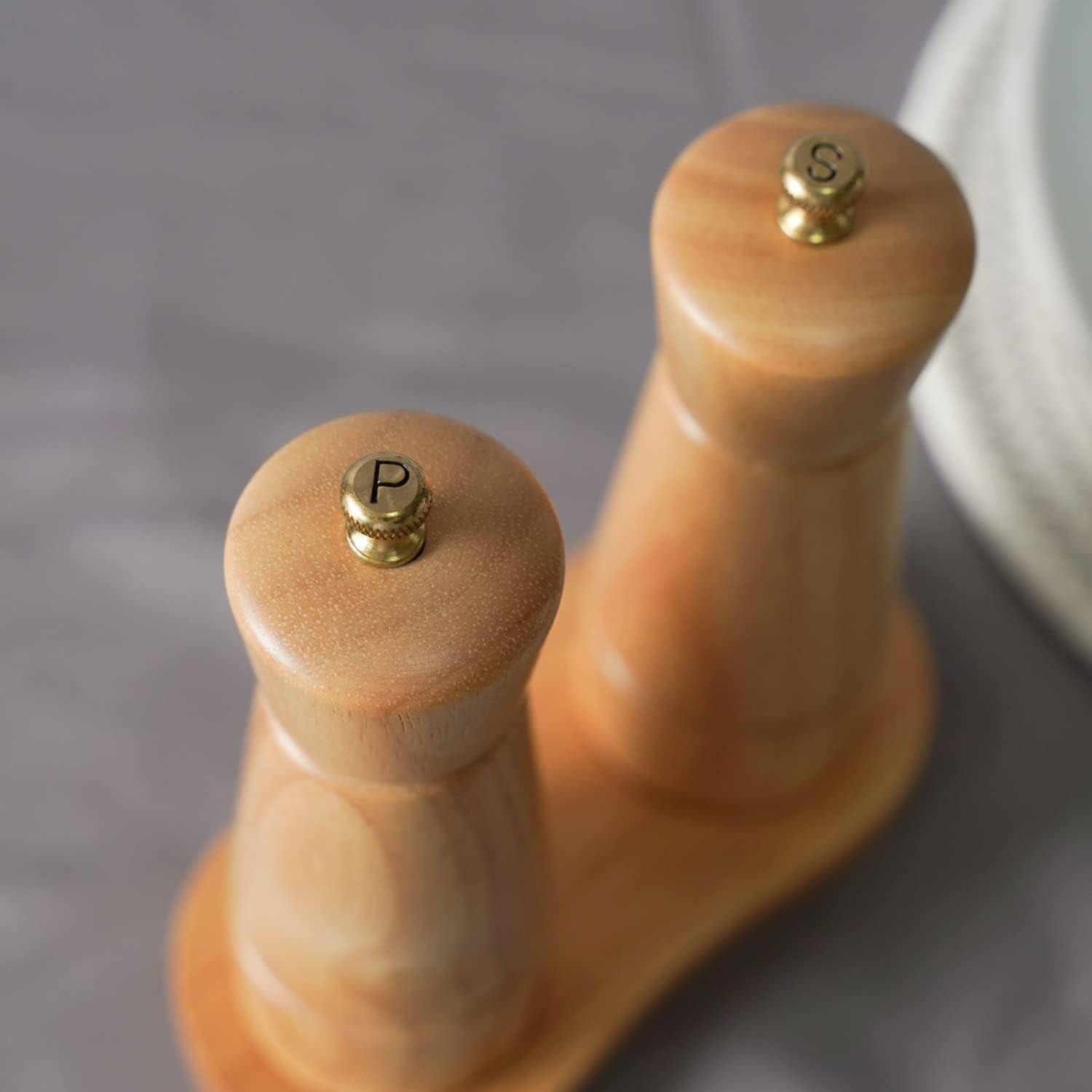 DeroTeno Salt and Pepper Mill Set with Tray, Adjustable Ceramic Grinder Salt Mill, Stainless Steel Grinder Pepper Mill, Rubber Wood, 16.5 cm/ 6 inch Height, Bottom Dia 5 cm