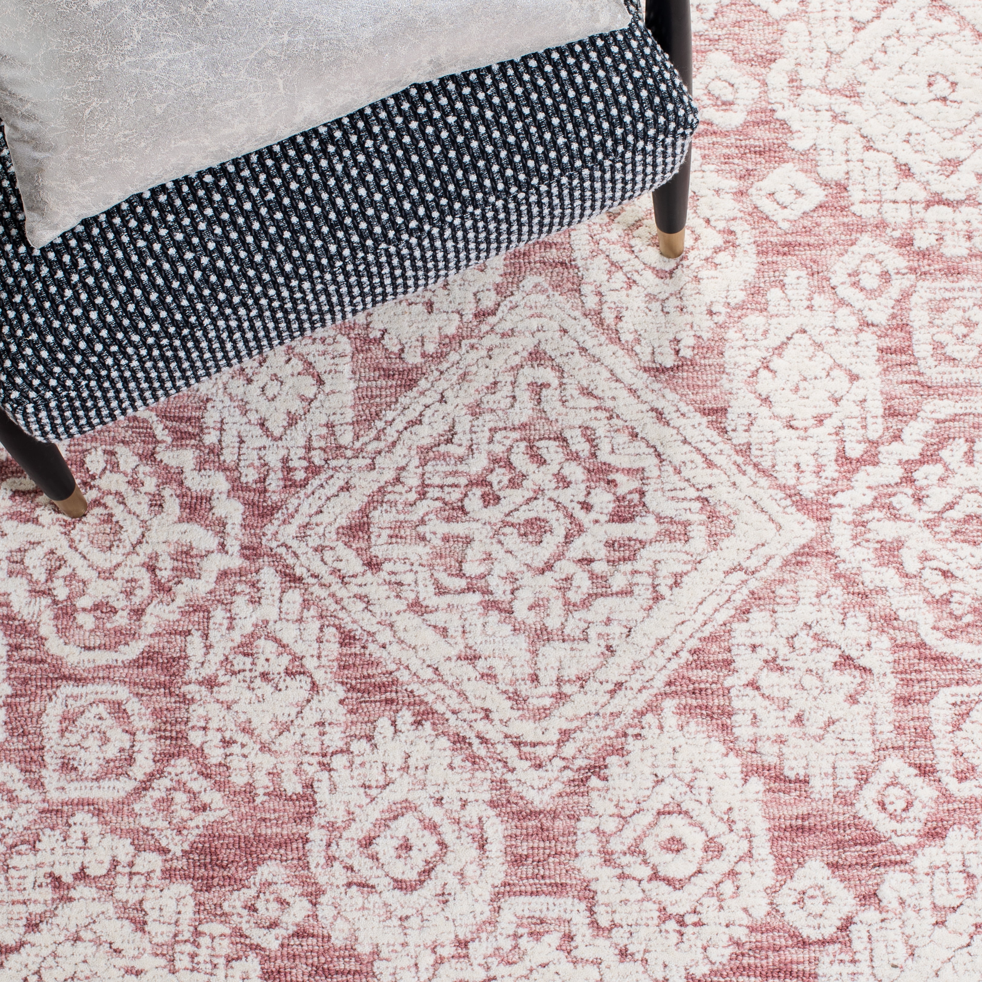 Safavieh Metro Riley Medallion Runner Rug, Dark Pink/Ivory, 2'3" x 8'