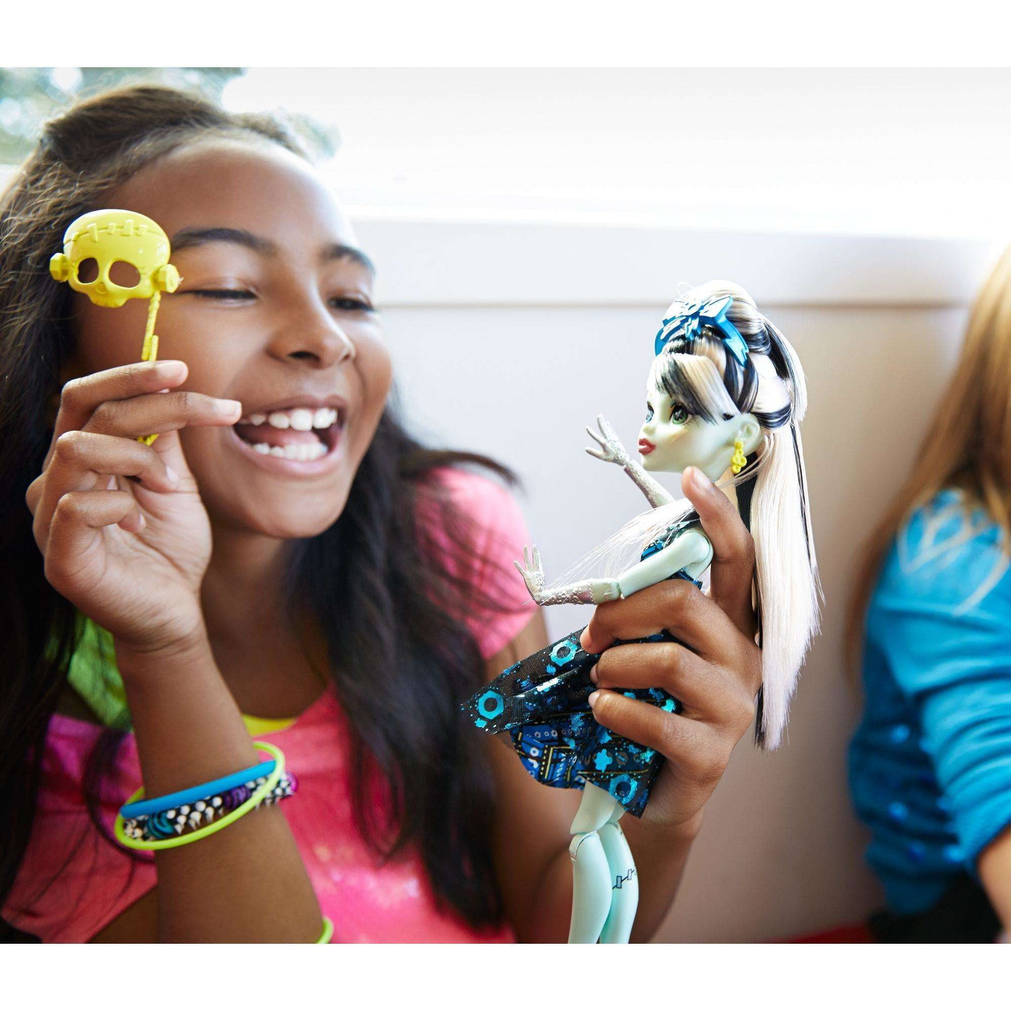 Monster High W Elcome To Monster High Frankie Stein Doll