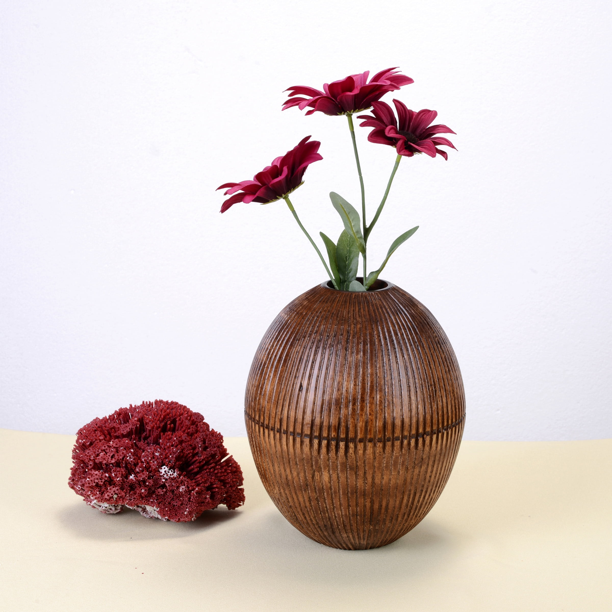 Decorative Daisy Flower Black and Brown Mango Tree Wooden Vase