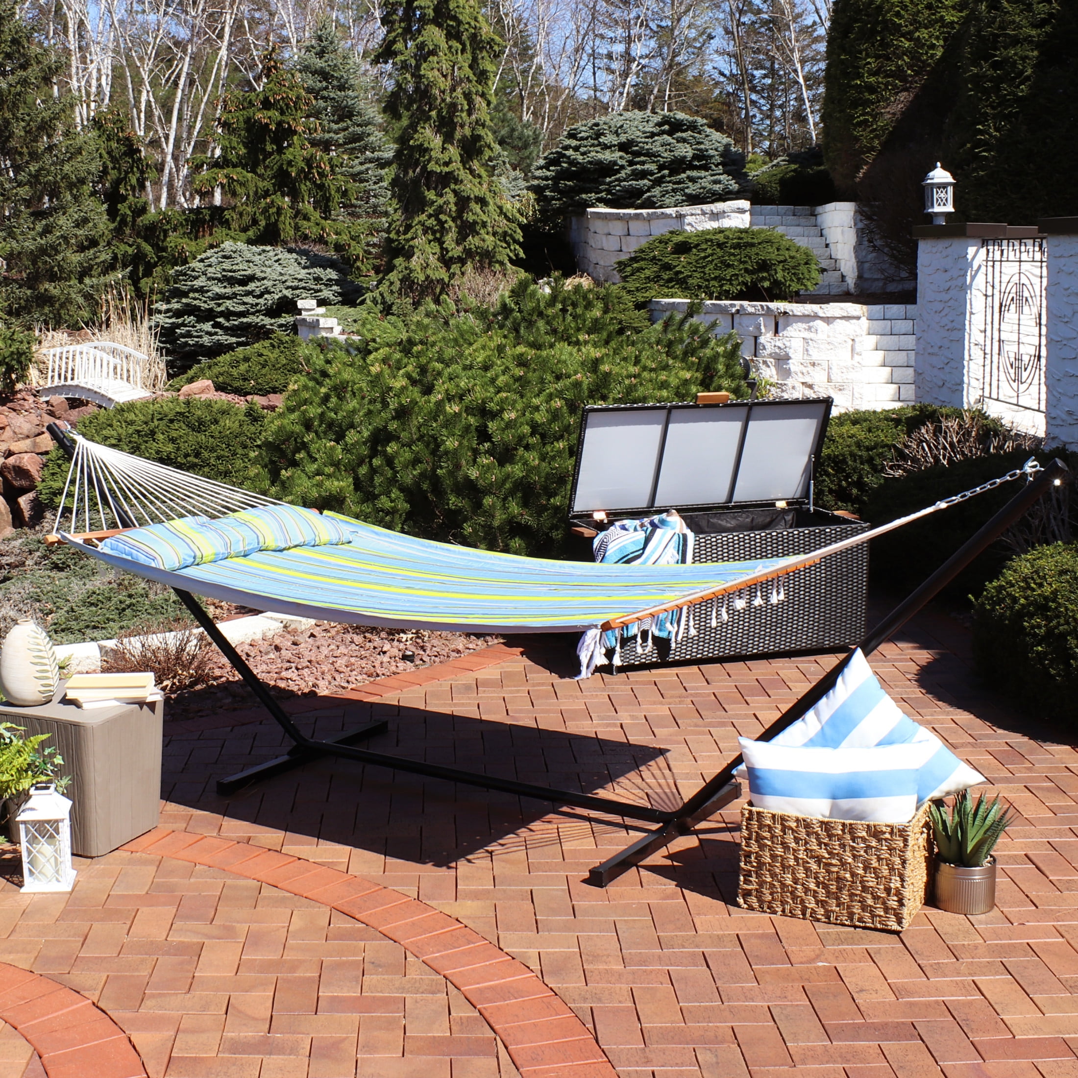 Sunnydaze 2-Person Quilted Polyester Spreader Bar Hammock with Stand, 350 lb Capacity - Blue/Green