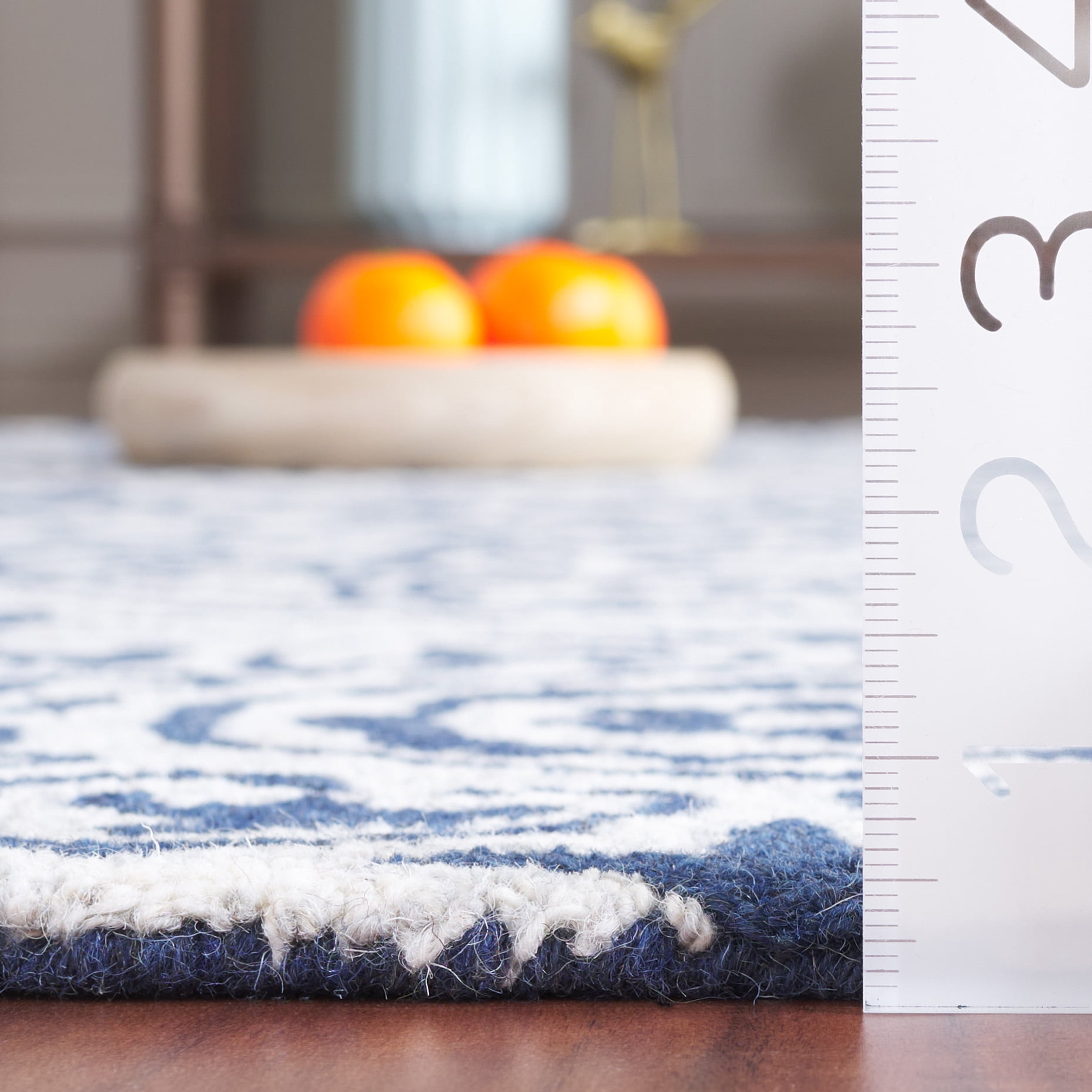 SAFAVIEH Metro Isador Geometric Area Rug, Blue/Ivory, 4' x 6'