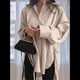 thumbnail image 5 of Camisas de Botones Extragrandes para Mujer, Blusas de Larga con Aberturas, Corte Alto y Bajo Caqui M, 5 of 8