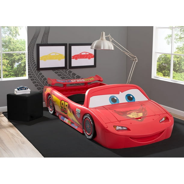Delta Children Disney/Pixar Cars Lightning McQueen Plastic Toddler Bed