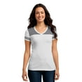 thumbnail image 1 of Camiseta con cuello en V District® Juniors Varsity. DT264 Blanco/ Níquel jaspeado XS Distrito DT264, 1 of 1