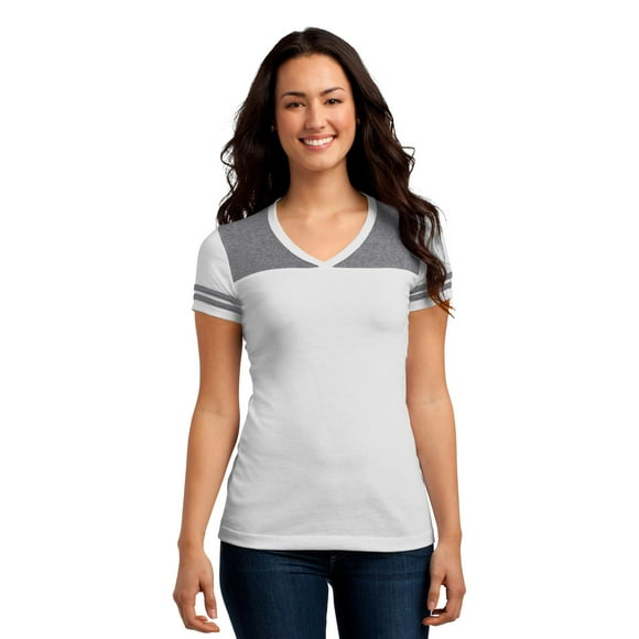 Camiseta con cuello en V District® Juniors Varsity. DT264 Blanco/ Níquel jaspeado XS Distrito DT264