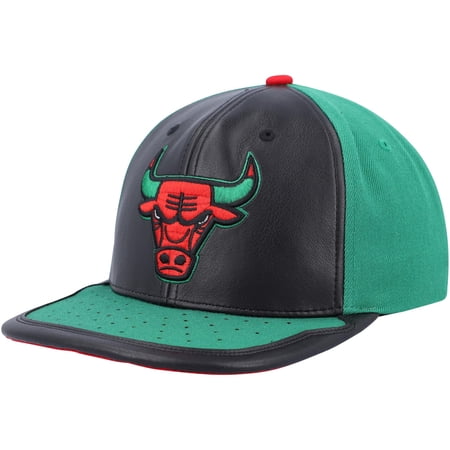 Men s Mitchell & Ness Black/Green Chicago Bulls Day One Snapback Hat