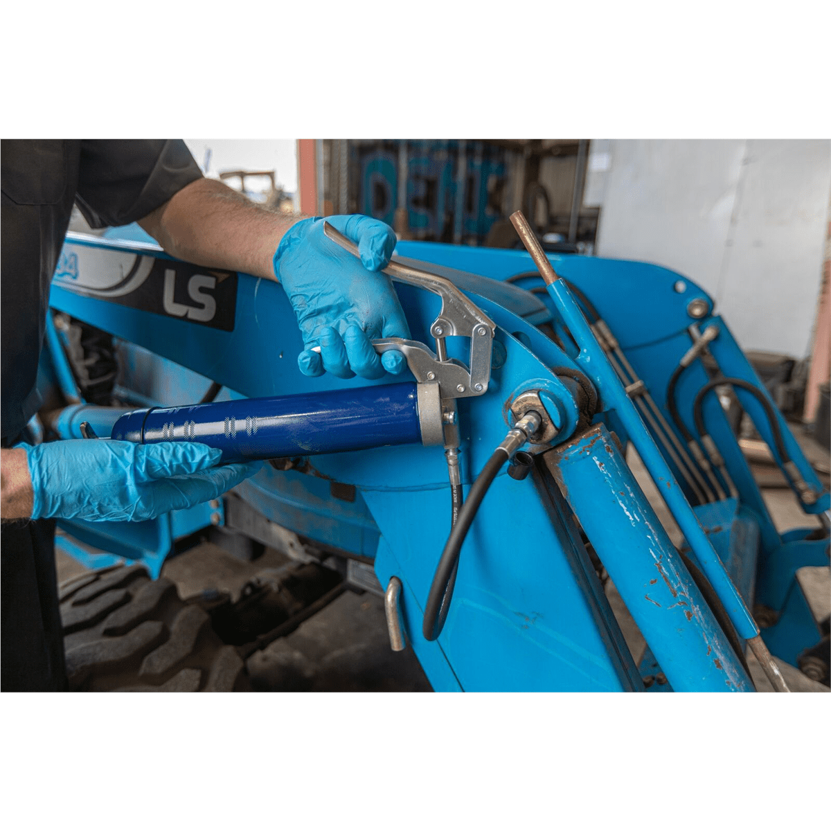 Lincoln 1133 Pistol Grip HD Grease Gun with 18" Whip Flex Hose and Coupler