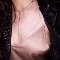 thumbnail image 2 of Cadena de cuerpo de cristal sexy con diamantes de imitación plateados, cadenas de sujetador de bikini, dije para el cuerpo de playa, accesorios para el cuerpo para fiesta y club nocturno, joyería para mujeres y niñas Rojo Verde, 2 of 5